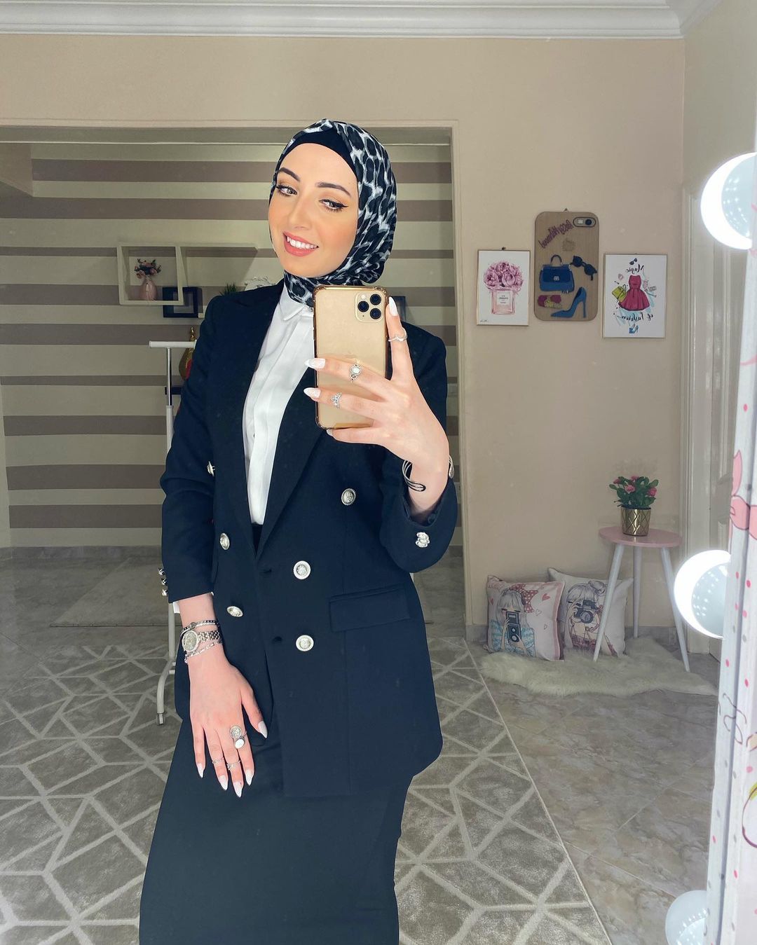 بليزر سادة باللون الأسود