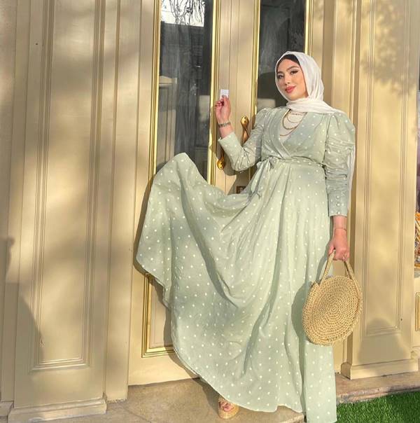 فستان بلون الباستيل من إطلالات سمية نبيل