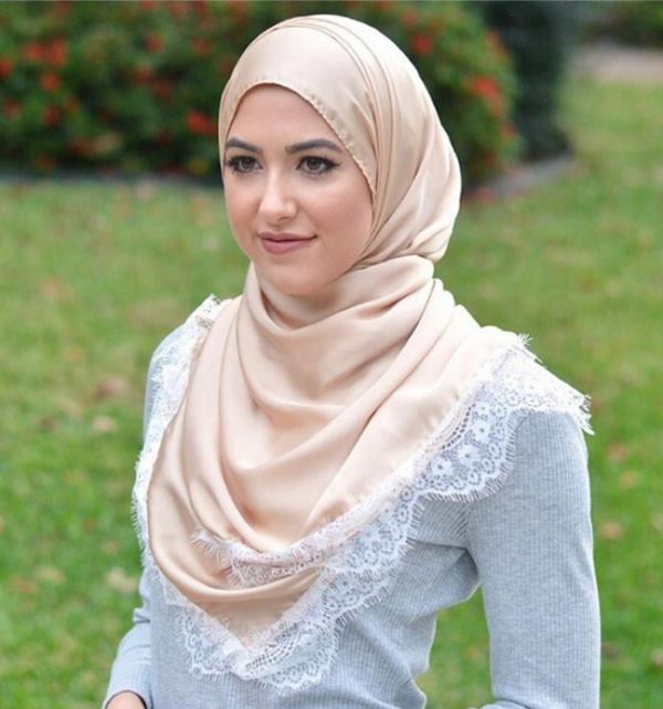 لفات حجاب مناسبة للوجه المدور من الستان