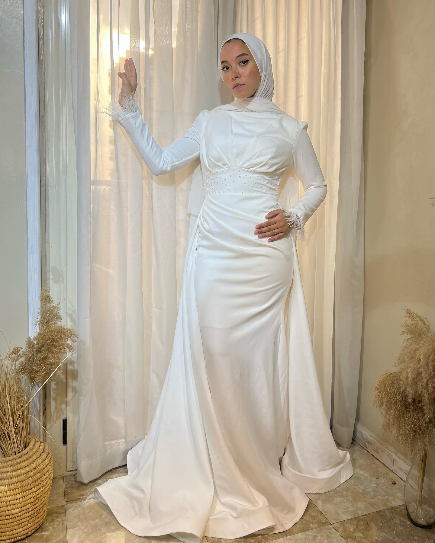 فساتين باللون البيج صك