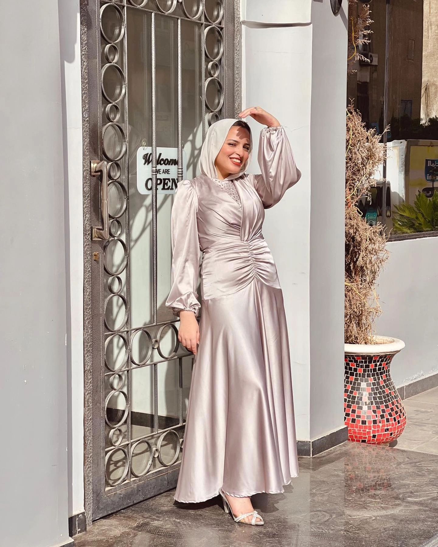فساتين باللون البيج محجبات